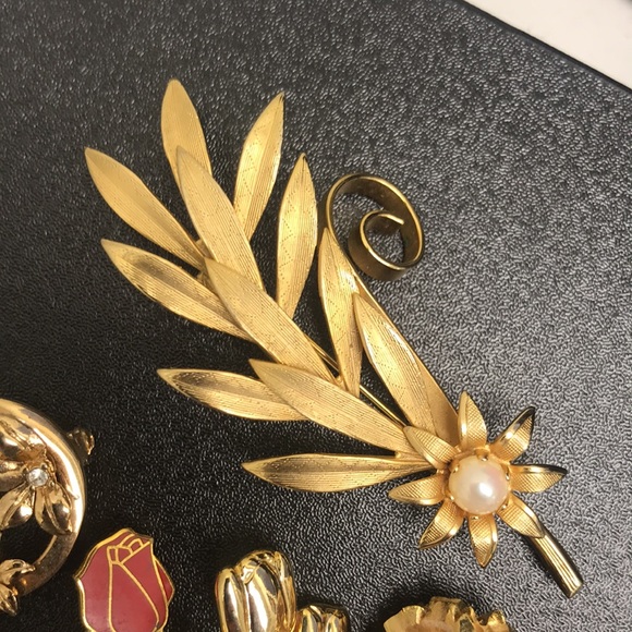 Vintage gold tone Floral brooches lot (6) - Picture 3 of 9